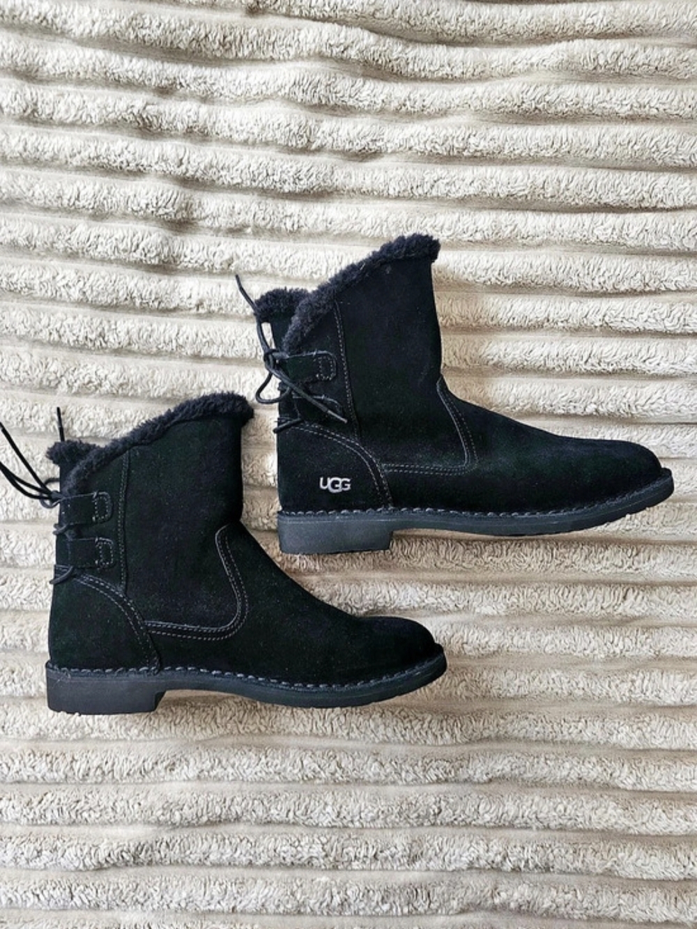 UGG Naiyah Lace-Up Back Boot Black Ankle Boots